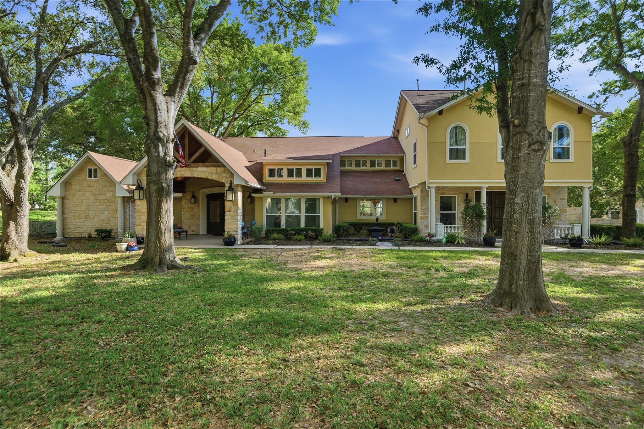 3122 N Saddlebrook Lane