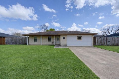 8610 Bluebonnet Street Highlands TX 77562