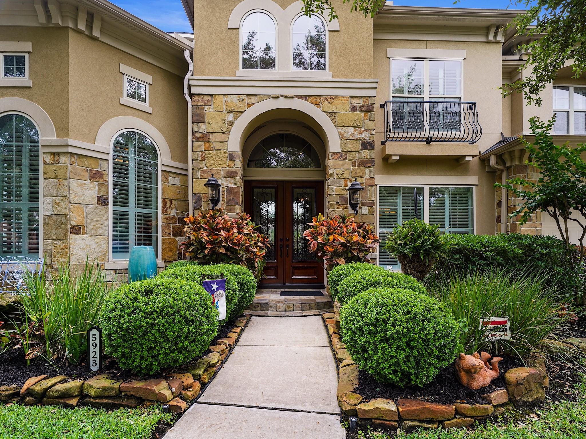 5923 Hawthorne Garden Way