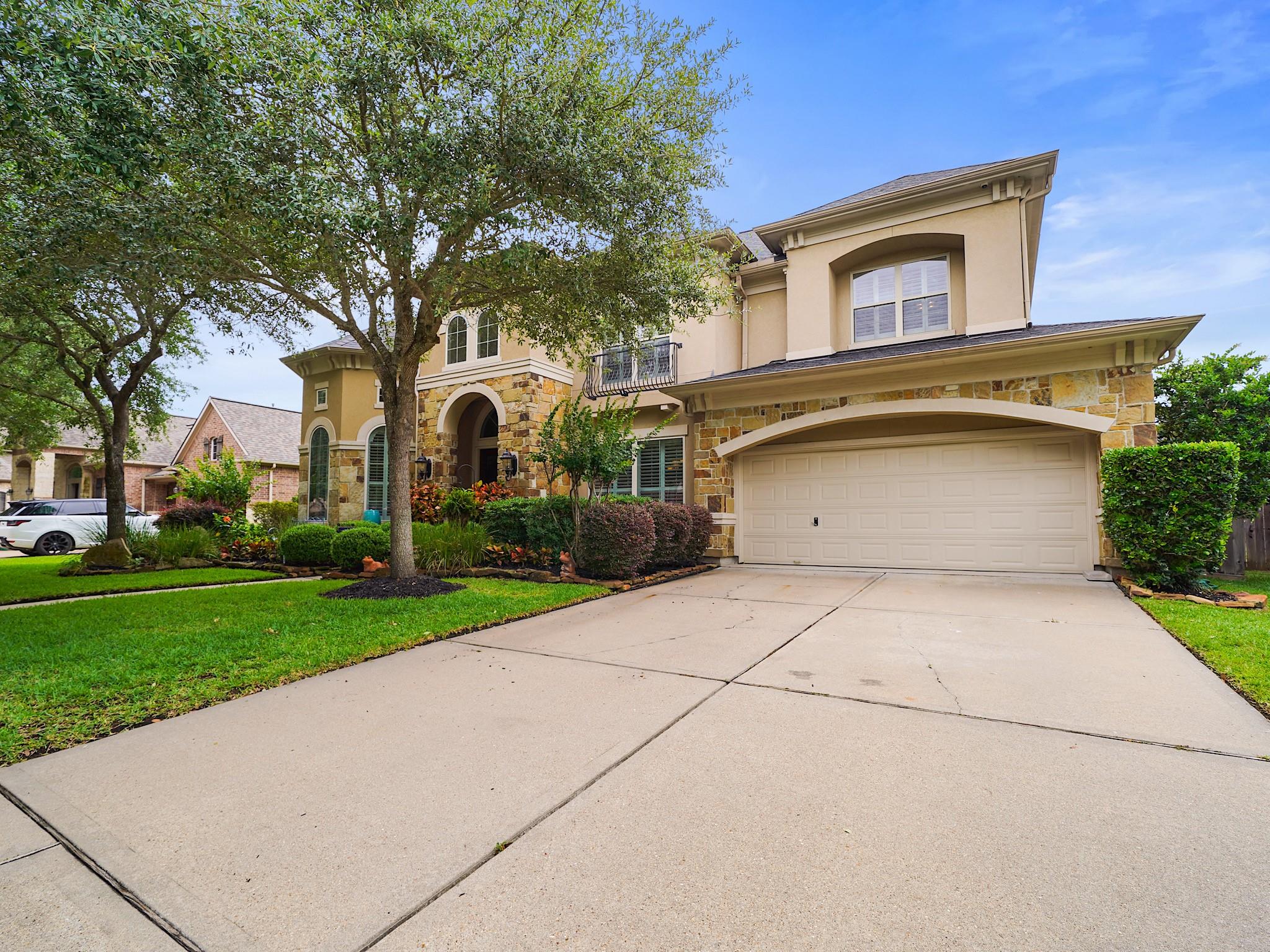 5923 Hawthorne Garden Way
