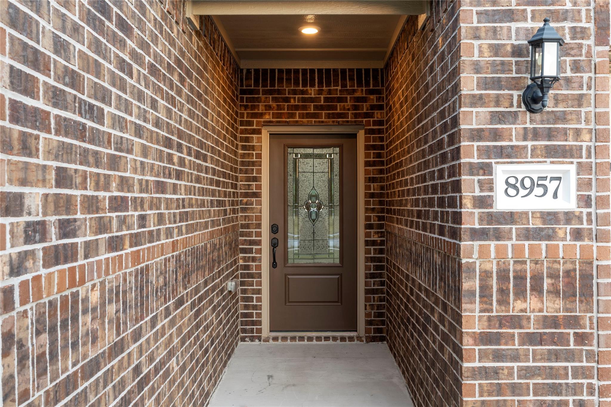 8957 Oval Glass Street