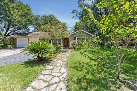 Photo of 5154 Beechnut St ST, Houston, TX 77096 (MLS # 88528083)