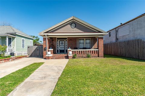 Photo of 4508 Avenue O 1/2, Galveston, TX 77551 (MLS # 73762430)