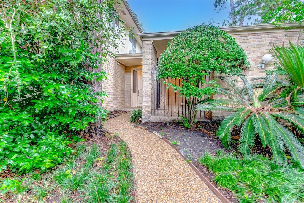 Photo of 201 Vanderpool Lane #94, Houston, TX 77024 (MLS # 15883211)