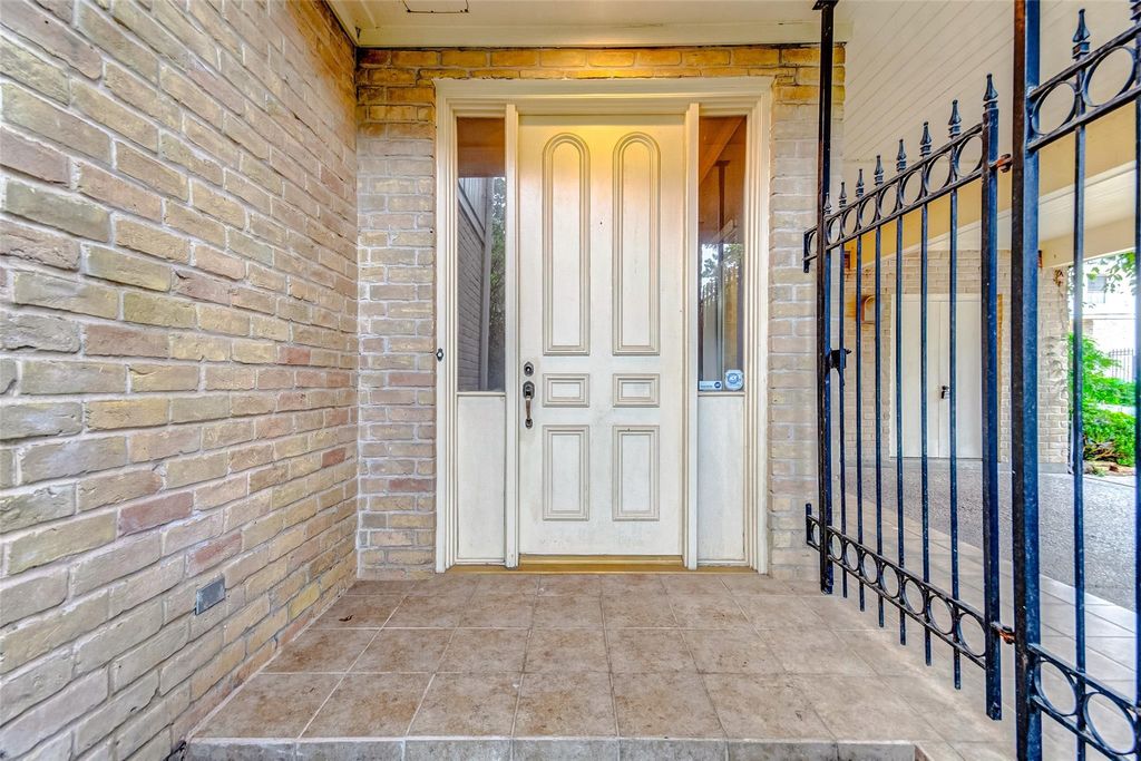 Photo of 201 Vanderpool Lane #94, Houston, TX 77024 (MLS # 15883211)