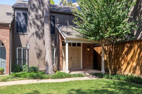 Photo of 701 Bering Drive #1106, Houston, TX 77057 (MLS # 59658552) Photo of 701 Bering Drive #1106, Houston, TX 77057 (MLS # 59658552)