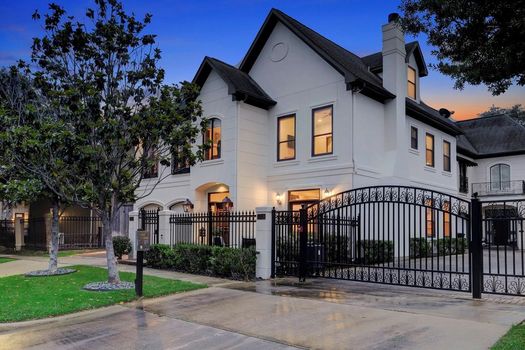 Photo of 5313 Fayette St, Houston, TX 77056 (MLS # 32090458)