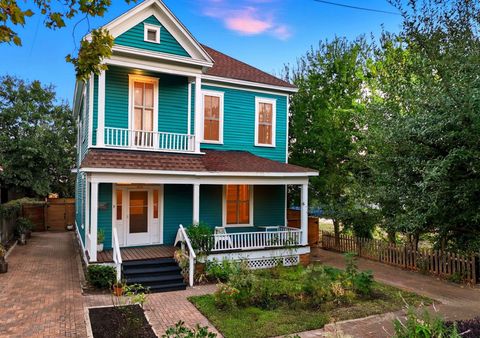 Photo of 1818 Decatur Street, Houston, TX 77007 (MLS # 96331408)