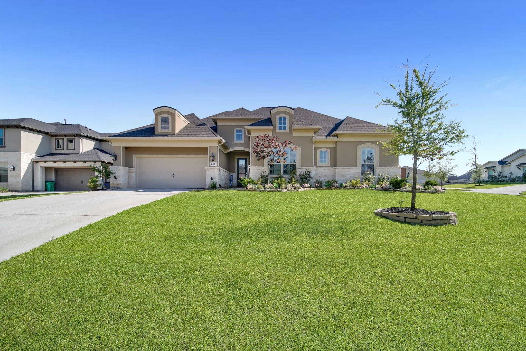 1827 Woodtrace Boulevard