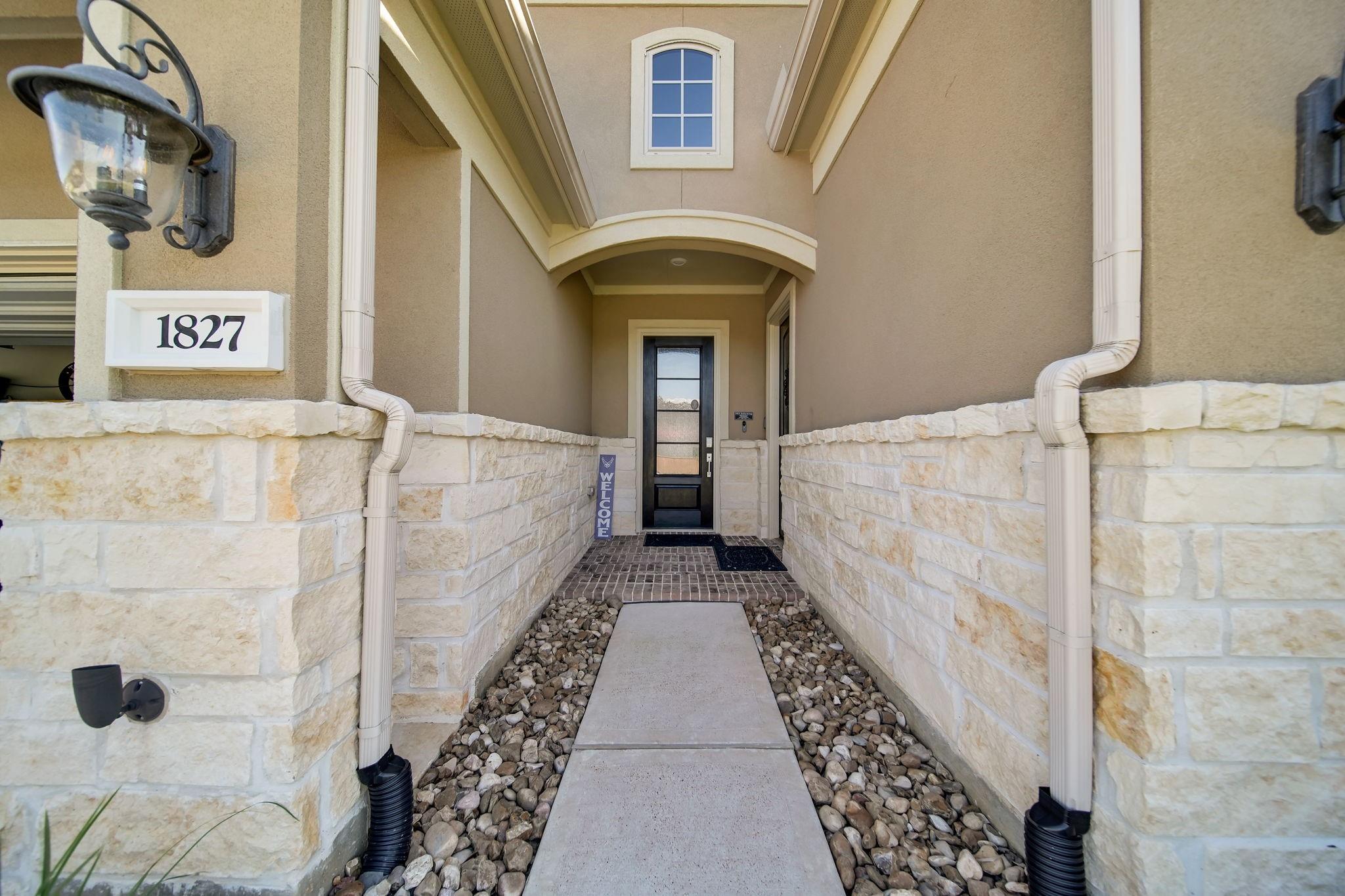 1827 Woodtrace Boulevard