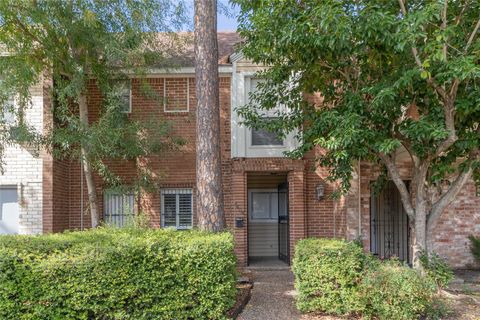 Photo of 1404 Walnut Bend Lane #23, Houston, TX 77042 (MLS # 56131195)