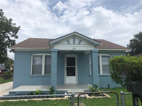 Photo of 20 Miriam Street, Baytown, TX 77520 (MLS # 71624848)