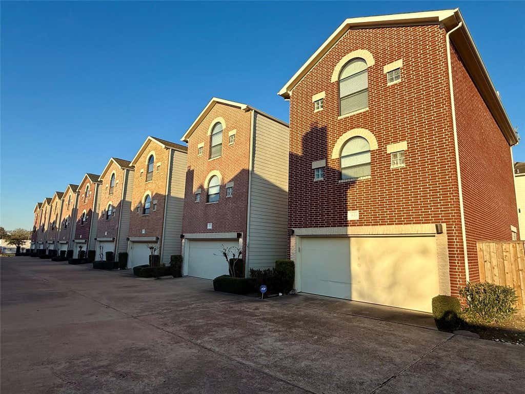 Photo of 9833 Sandra Ann Court, Houston, TX 77025 (MLS # 81657713)