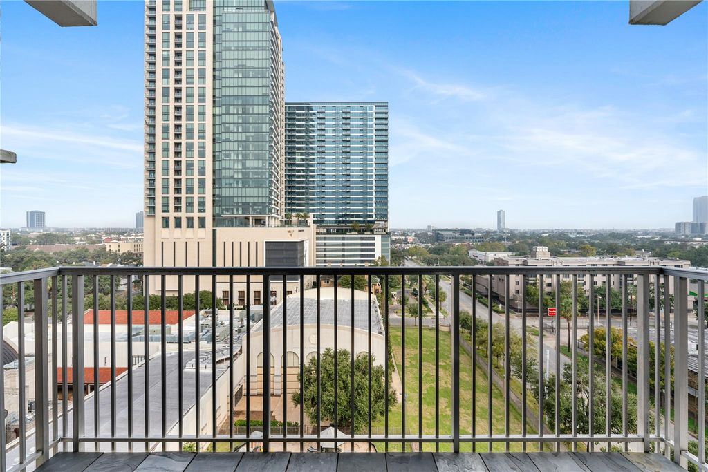 Photo of 3600 Montrose Boulevard #904, Houston, TX 77006 (MLS # 47160589)