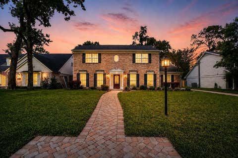 Photo of 707 Thistlewood Drive, Houston, TX 77079 (MLS # 32069370)