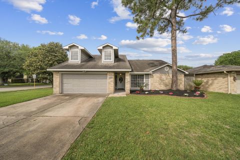 Photo of 16826 Cobble Ridge Drive, Sugar Land, TX 77498 (MLS # 56065702)