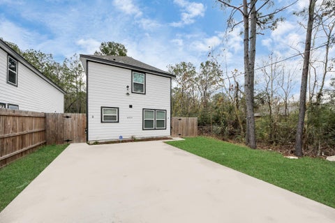 Photo of 6004 Wedgefield Street #B, Houston, TX 77028 (MLS # 98336112)