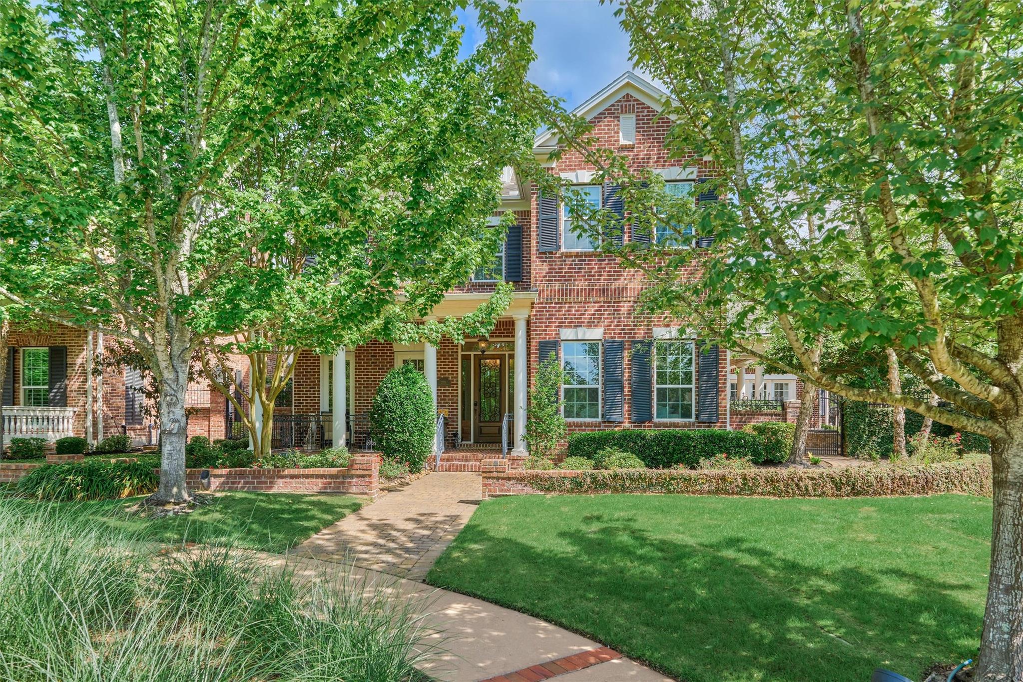 2731 Lake Front Circle