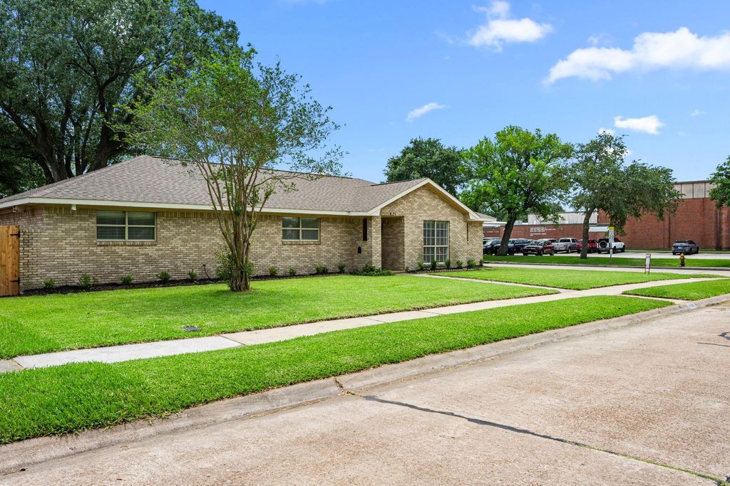 Photo of 825 James Street, Deer Park, TX 77536 (MLS # 97973830)