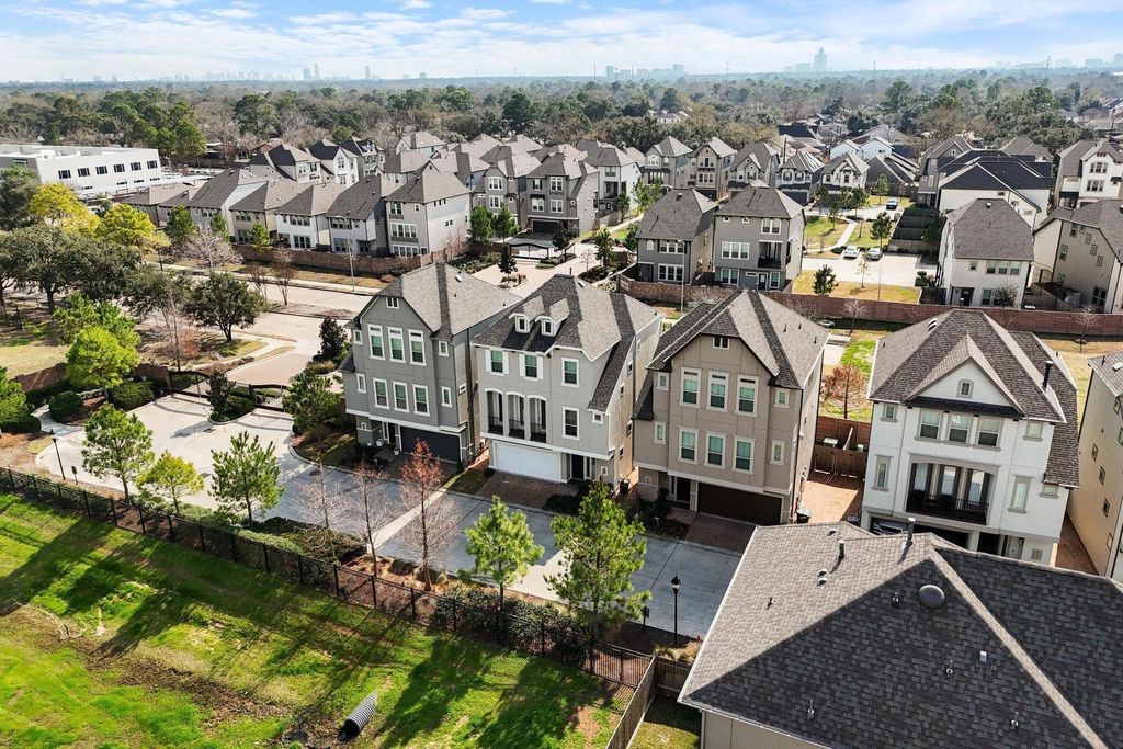 Photo of 10605 Centre Green Way, Houston, TX 77043 (MLS # 31106625)