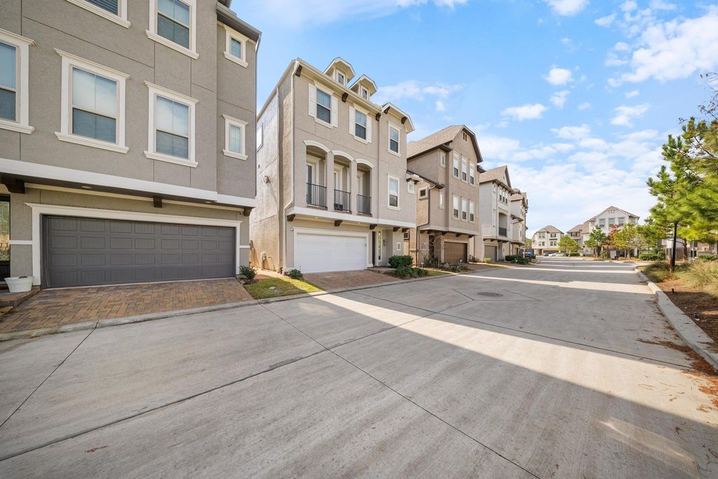 Photo of 10605 Centre Green Way, Houston, TX 77043 (MLS # 31106625)