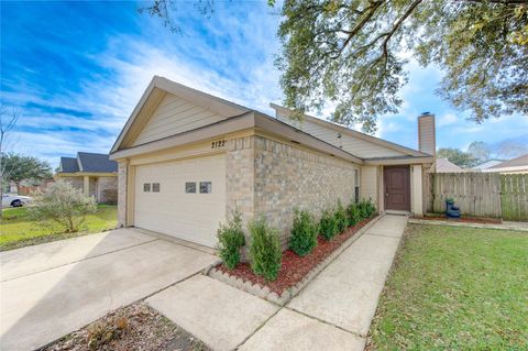 Photo of 2122 Highland Hills Drive, Sugar Land, TX 77478 (MLS # 26356717)