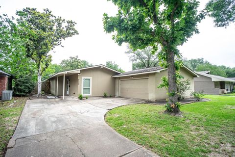 Photo of 4522 Briarbend Drive, Houston, TX 77035 (MLS # 86198817)