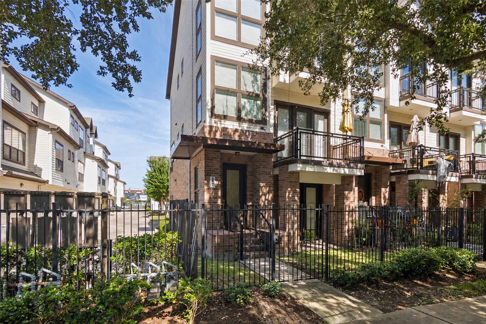 2811 Clay Street