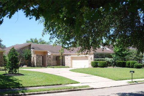 Photo of 13819 Starhill Court, Houston, TX 77077 (MLS # 49725327)