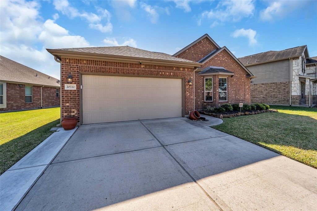 Photo of 20722 Oakhurst Creek Dr Dr, Porter, TX 77365 (MLS # 54173615)