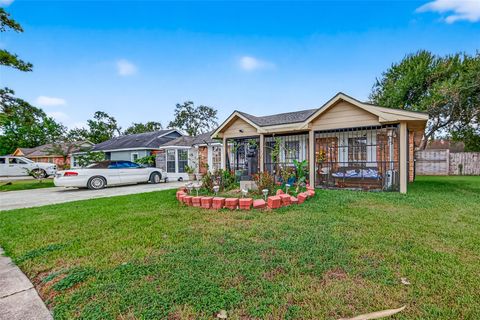 Photo of 5006 Ridge Creek Circle, Houston, TX 77053 (MLS # 91348678)