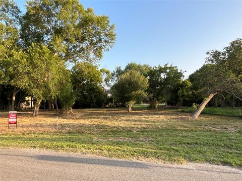 Photo of 1 Shadylawn Avenue, Shoreacres, TX 77571 (MLS # 85106198) Photo of 1 Shadylawn Avenue, Shoreacres, TX 77571 (MLS # 85106198)