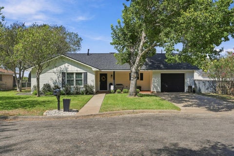 Photo of 100 N Oak Drive, Columbus, TX 78934 (MLS # 96147701)