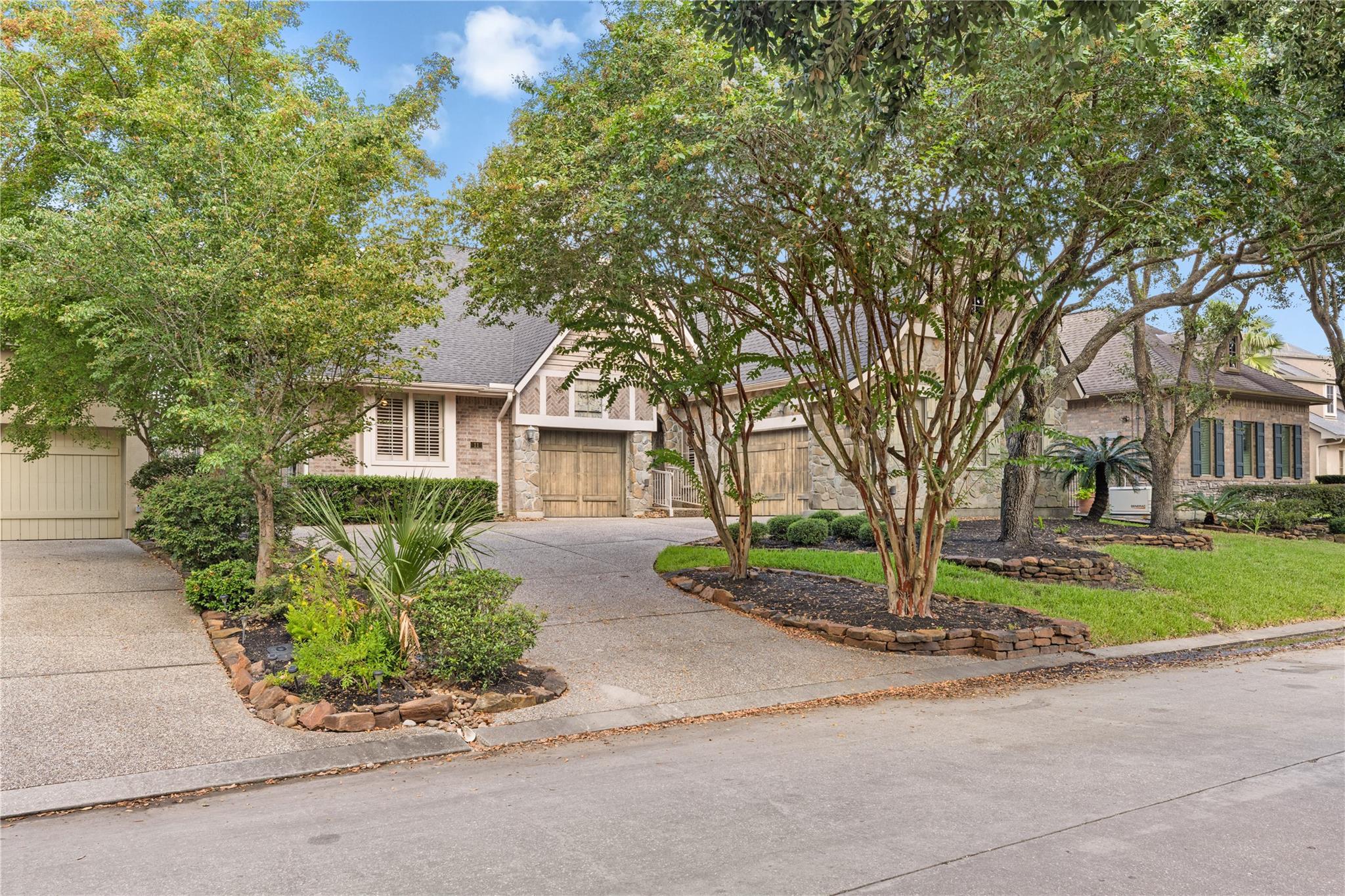 11 Greens Edge Drive