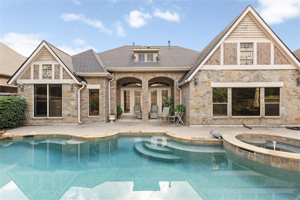 Photo of 11 Greens Edge Drive, Houston, TX 77339 (MLS # 23129127)