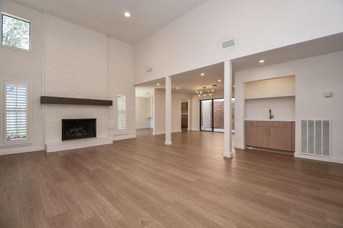 Photo of 426 E Fair Harbor Lane, Houston, TX 77079 (MLS # 65886238)