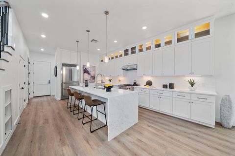 Photo of 406 E 33rd Street, Houston, TX 77018 (MLS # 63590562)