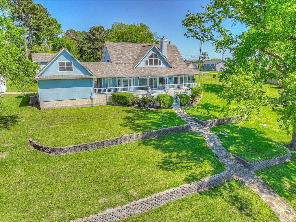 Photo of 331 Memphis Bell Ln, Trinity, TX 75862 (MLS # 59462911)