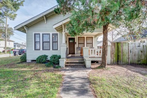 Photo of 115 Goldenrod Street #A, Houston, TX 77009 (MLS # 41992025)