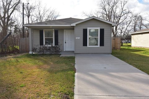 Photo of 3216 Moore Avenue, Bay City, TX 77414 (MLS # 61998060)