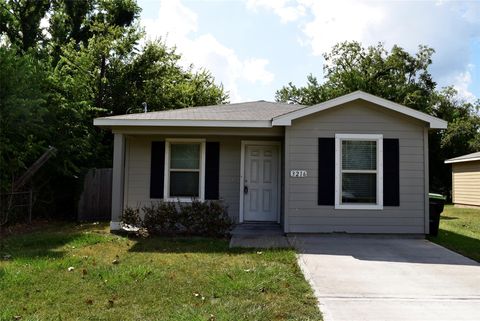 Photo of 3216 Moore Avenue, Bay City, TX 77414 (MLS # 61998060) Photo of 3216 Moore Avenue, Bay City, TX 77414 (MLS # 61998060)