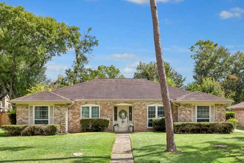 Photo of 10907 Overbrook Lane, Houston, TX 77042 (MLS # 21766793)