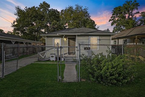 4313 Engleford Street Houston TX 77026