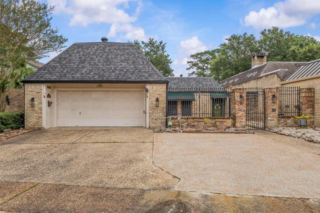 Photo of 320 Summerwood Street, Beaumont, TX 77706 (MLS # 32844339)