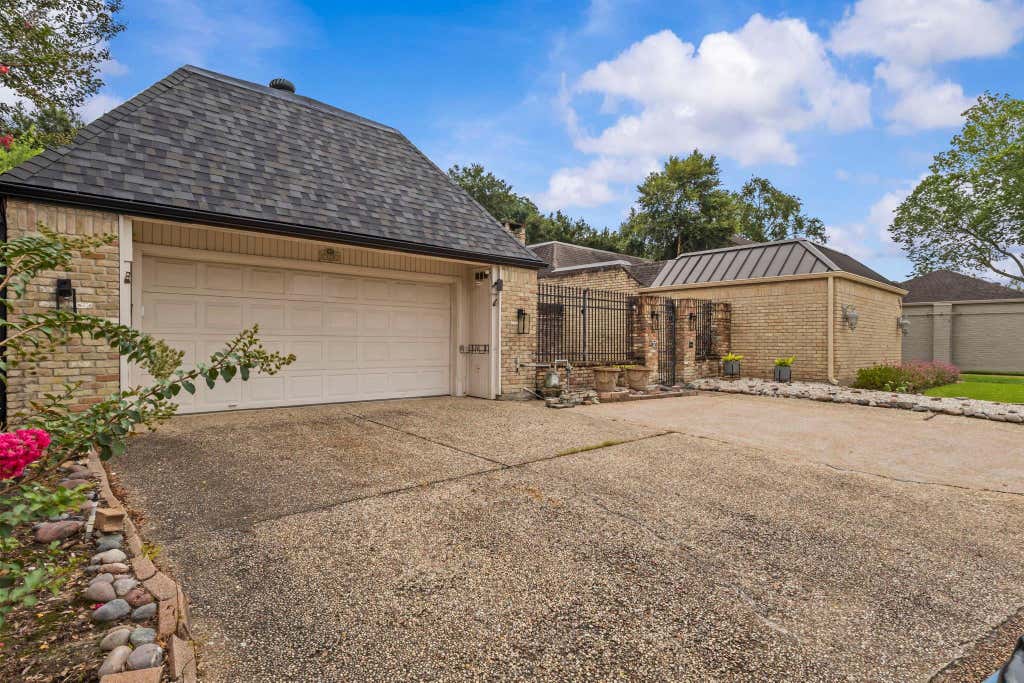 Photo of 320 Summerwood Street, Beaumont, TX 77706 (MLS # 32844339)