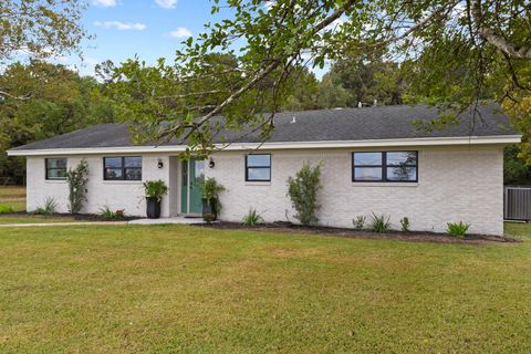 Photo of 18053 Highway 105, Sour Lake, TX 77659 (MLS # 58435117)