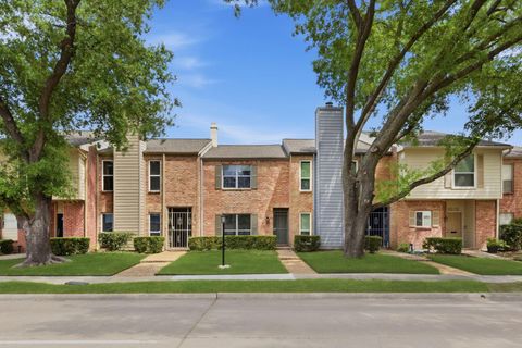 Photo of 1011 Fountain View Drive, Houston, TX 77057 (MLS # 24834637)