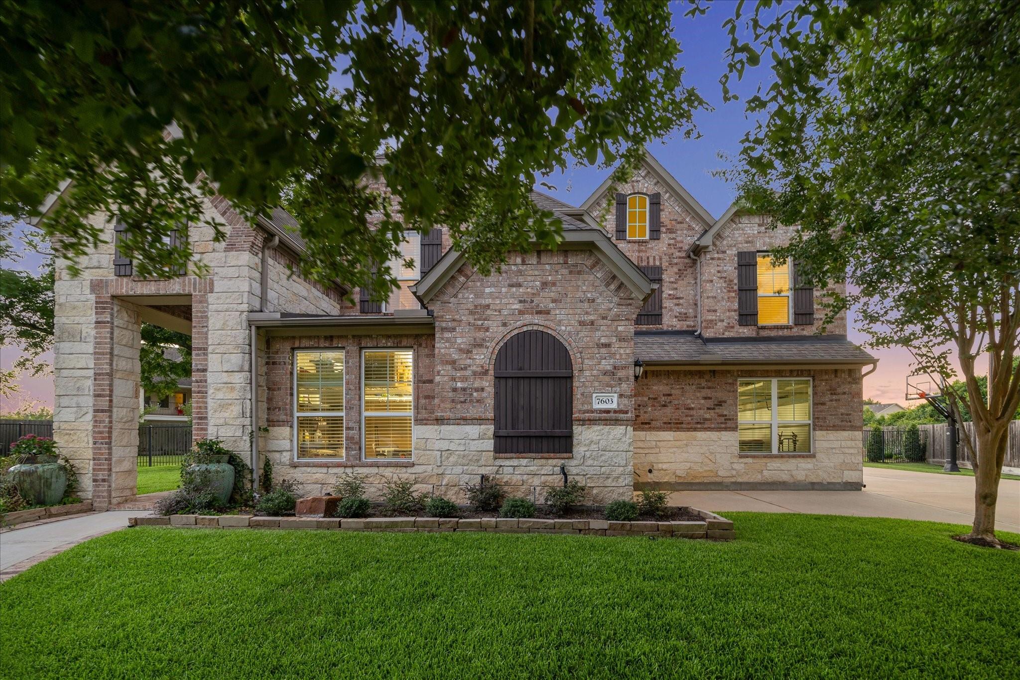 7603 Lost Pecan Way