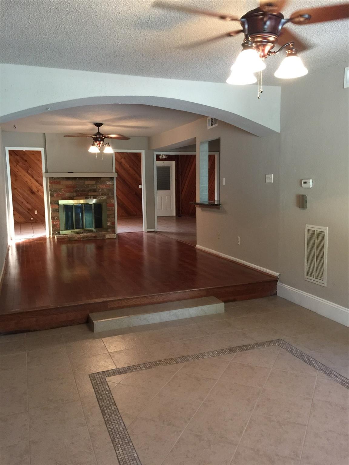 2044 Lakeside Drive