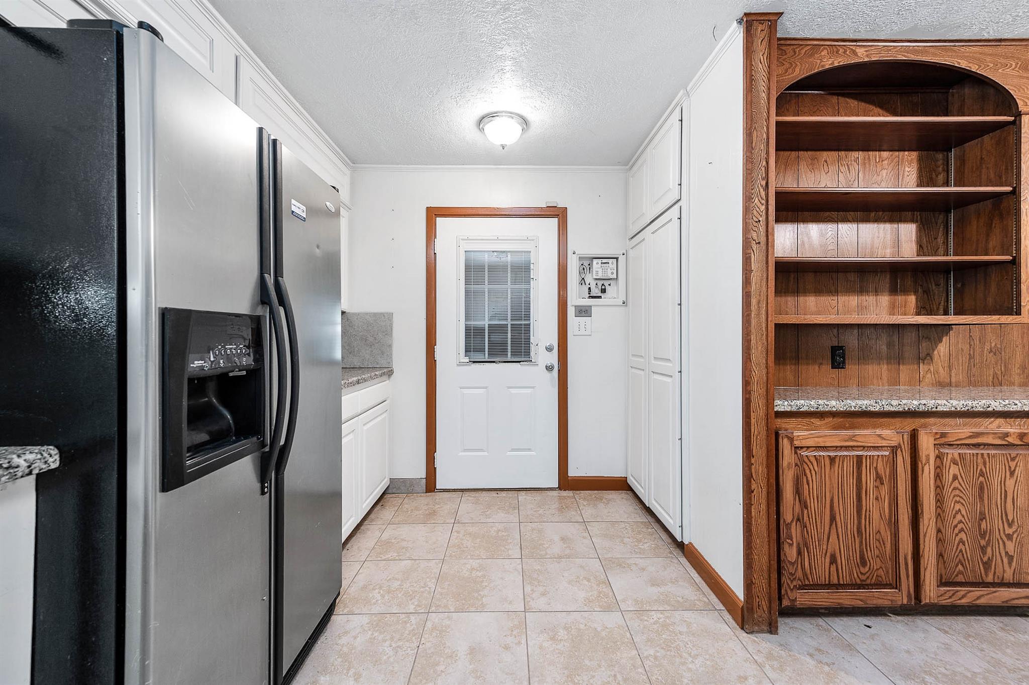 5813 Russell Lane